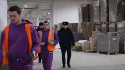 Оперативники в Кемерове поймали в помещении крупной торговой сети мигрантов-нарушителей