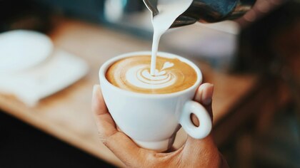 Диетолог Мещерякова предложила отказаться от кофе в пользу повышения усвояемости витаминов