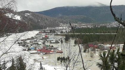Уровень воды в реке в затопленном кузбасском поселке опустился ниже критического