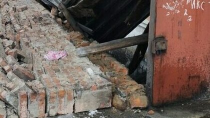 Кирпичный вход в подвал обрушился в Новокузнецке