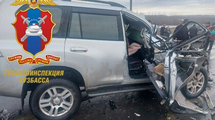 Трое пострадали в жестком ДТП с фурой и Land Cruiser на кемеровской трассе