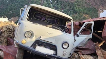 Оставленный без присмотра автомобиль с детьми опрокинулся с горы в Дагестане