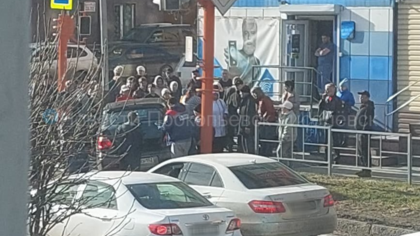 Соцсети: толпа кузбассовцев собралась на перекрестке из-за сбитой горожанки