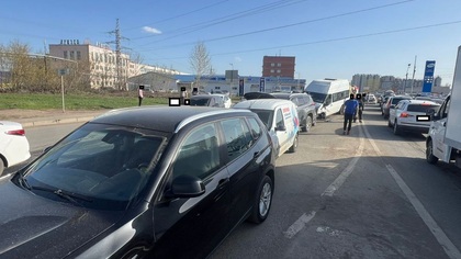 Последствия ДТП с участием 11 автомобилей попали на камеру в Уфе 