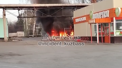 Киоск шаурмы сгорел на окраине Кемерова
