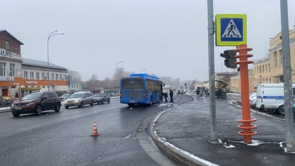 Госпитализирована: ГИБДД прокомментировала ДТП со сбитой автобусом женщиной в Кемерове