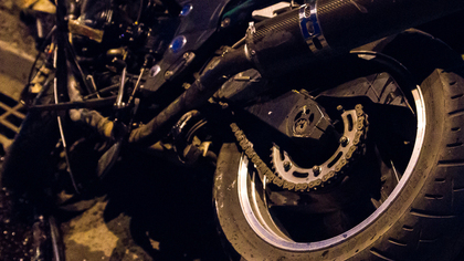 Последствия ДТП с мотоциклом попали на камеру в Кузбассе