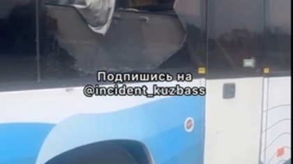 Стекло кузбасского междугороднего автобуса внезапно вылетело на ходу