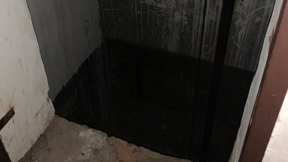 Женщина и ребенок упали в шахту лифта в Ивановской области