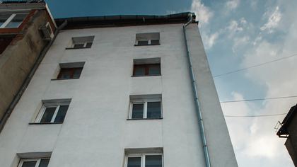 Девочка выпала из окна пятого этажа в Калининграде