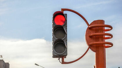 Светофоры перестали работать на оживленном перекрестке в Кемерове 