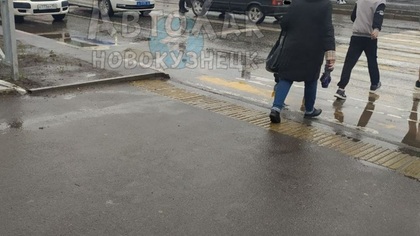 Соцсети: автомобиль сбил пешехода на зебре в Новокузнецке