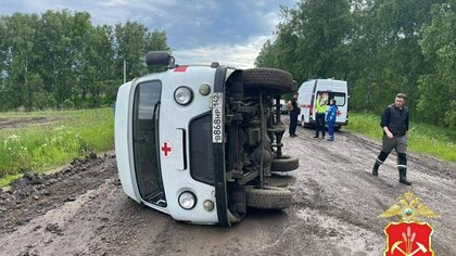 Фельдшер пострадала в результате опрокидывания машины скорой помощи в Кузбассе