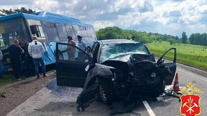 Водитель автомобиля погиб под Новокузнецком в результате столкновения с автобусом