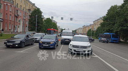 Микроавтобус попал в ДТП в центре Кемерова