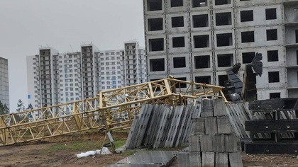 Рабочий погиб при падении башенного крана в Улан-Удэ