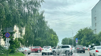 Машина с ребенком попала в ДТП возле главка МВД в Кемерове