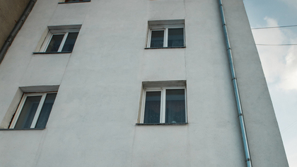 Двухлетний ребенок выпал из окна в Новосибирске