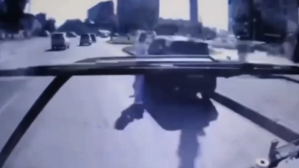 Видео из кабины сбившего женщину водителя автобуса в Новокузнецке появилось в Сети