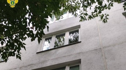 Ребенок выпал из окна квартиры в Москве