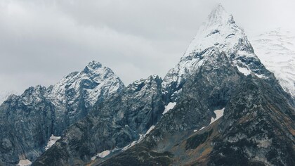 Альпинист погиб во время восхождения на Эльбрус