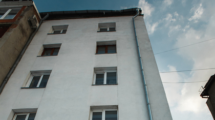 Ребенок выпал с окна пятого этажа в Воронеже