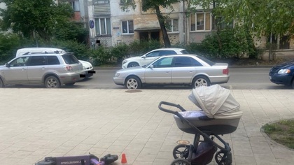 Мальчики на электросамокате сбили пешехода с младенцем в Калининграде