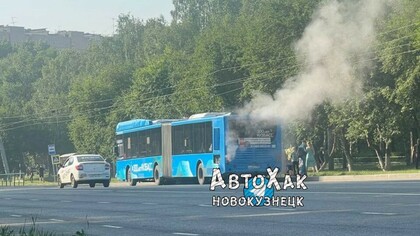 Автобус задымился в центре Новокузнецка