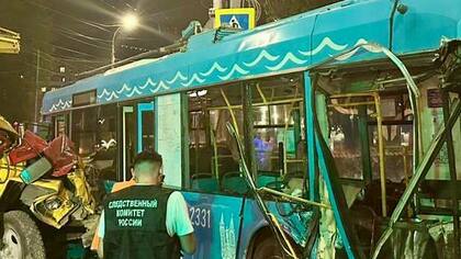 Последствия ДТП с пострадавшими пассажирами троллейбуса попали на камеру в Саратове