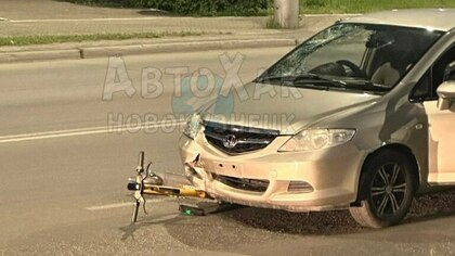 Самокатчик попал под колеса автомобиля в Новокузнецке
