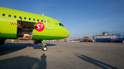 Дверь самолета открылась во время взлета в новосибирском аэропорту