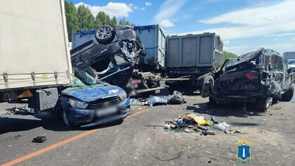 Шесть автомобилей превратились в груду металла в Ульяновской области