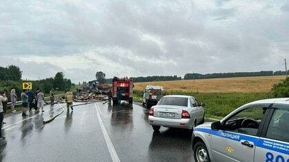 Смертельная авария с грузовиками полностью перекрыла движение на трассе в Кузбассе