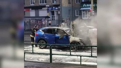 Автомобиль по неизвестным причинам загорелся в Новокузнецке