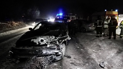 Иномарки жестко столкнулись лоб в лоб после наезда на пешехода в Новокузнецке