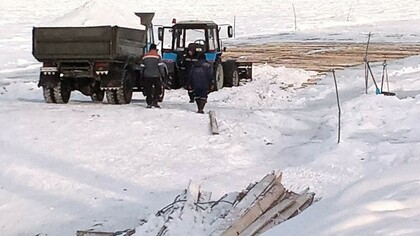 Подрядчик начал обустройство переправы к отрезанному от 