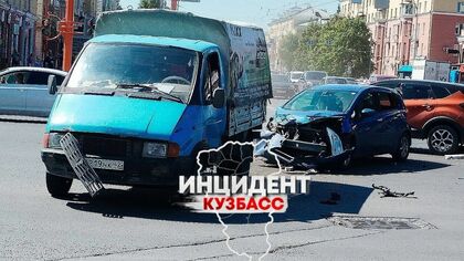 Жесткое ДТП произошло на оживленном перекрестке в центре Кемерова
