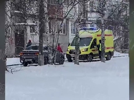 девушка в форме скорой помощи. девушка в форме скорой помощи фото. картинка девушка в форме скорой помощи. смотреть фото девушка в форме скорой помощи. смотреть картинку девушка в форме скорой помощи.
