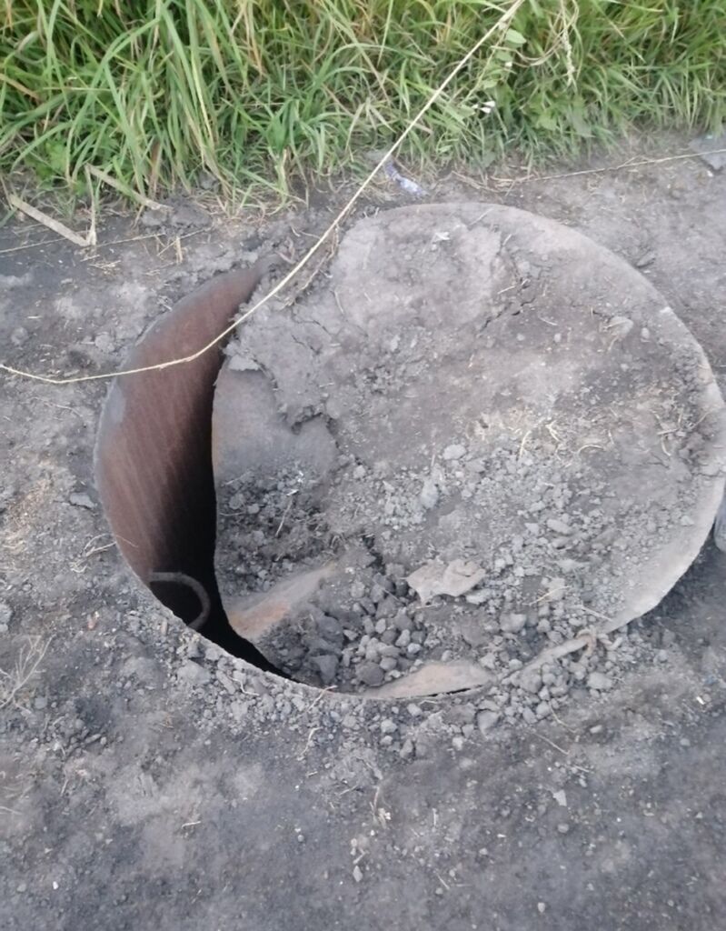 Открытый люк канализации напугал жительницу кузбасского поселка / VSE42 ...