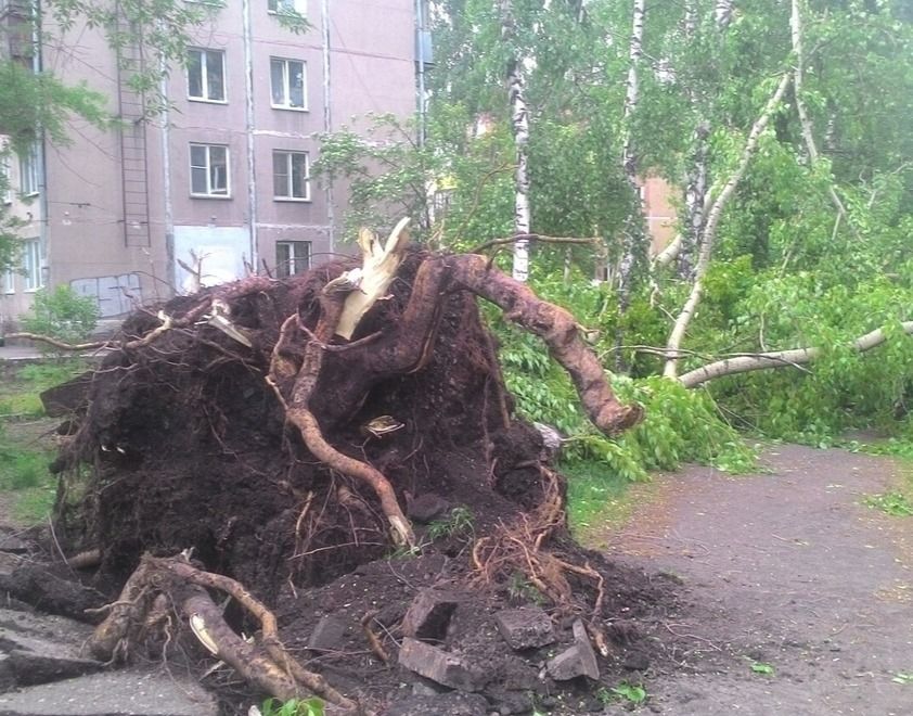 Ураган в новокузнецке сегодня. Ураган в Новокузнецке. Ураган в Новокузнецке вчера 21 июня 2021.