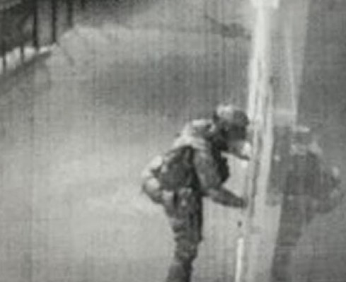 Неизвестный в военной форме открыл стрельбу у отделения полиции в Воронежской области - Vimarsana News