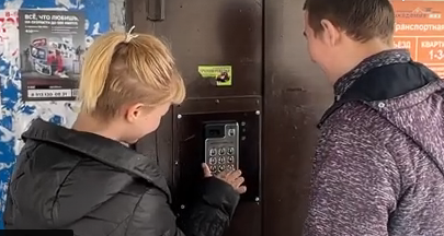 Юные возлюбленные серийно обокрали подъезды в Новокузнецке