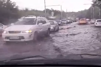Улицы Новокузнецка оказались затоплены из-за ливня
