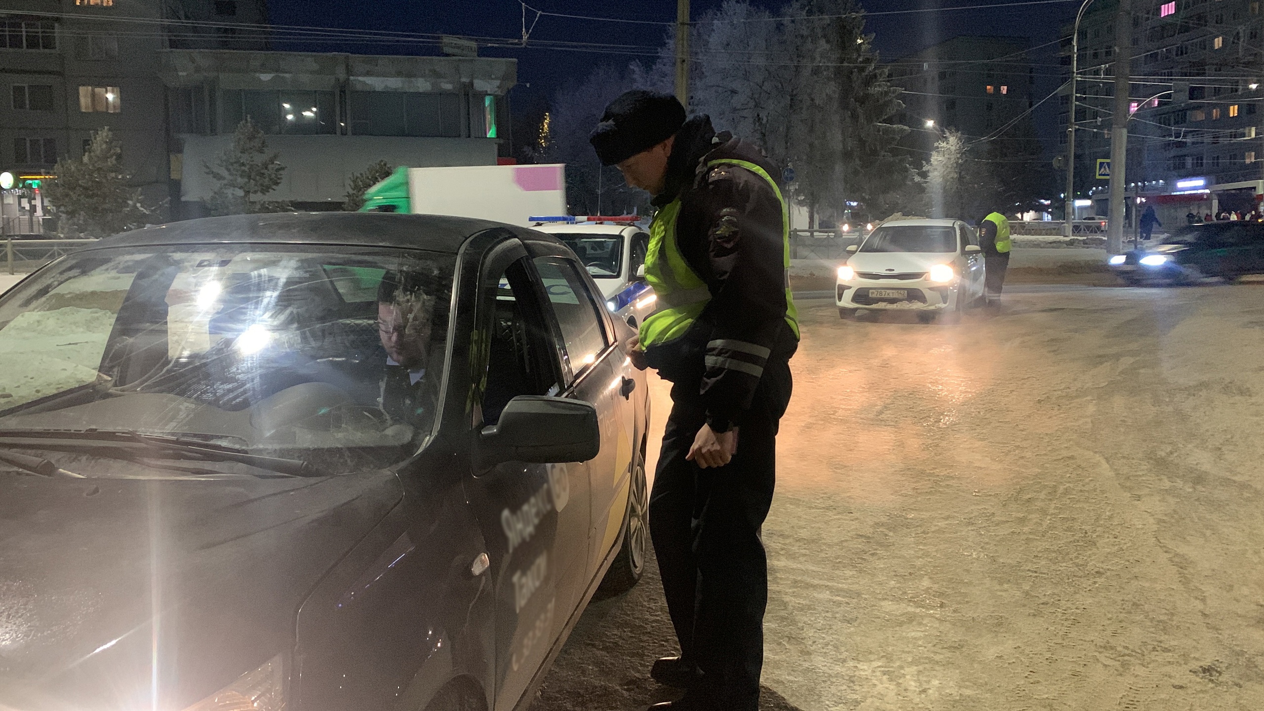 Инспекторы ДПС поймали в Кемерове сотни водителей-нарушителей за один рейд  / VSE42.RU - информационный сайт Кузбасса.