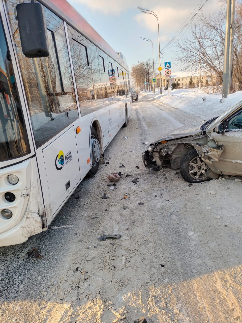 ДТП с автобусом заблокировало проезд в Кузнецком районе Новокузнецка /  VSE42.RU - информационный сайт Кузбасса.