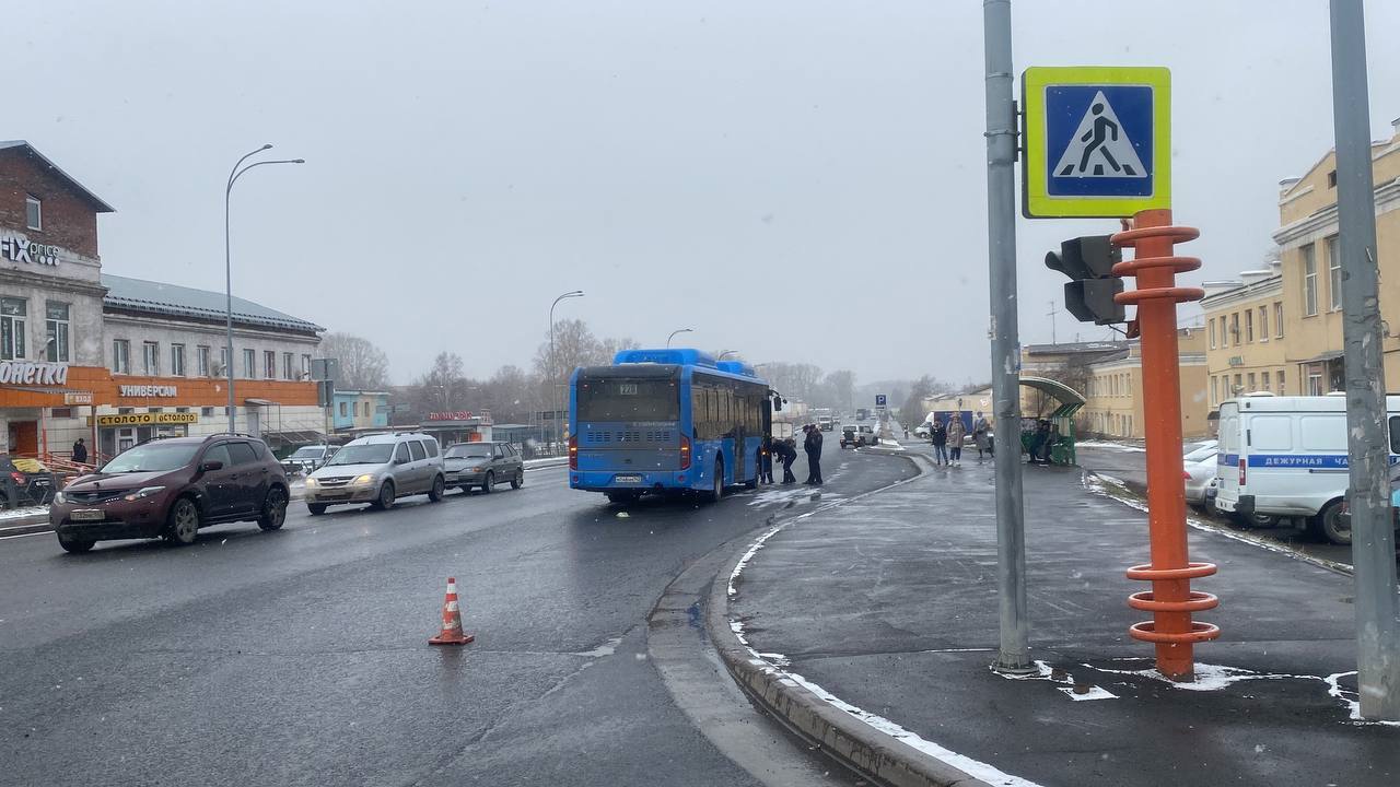 Госпитализирована: ГИБДД прокомментировала ДТП со сбитой автобусом женщиной  в Кемерове / VSE42.RU - информационный сайт Кузбасса.