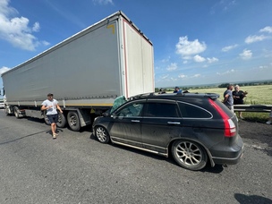 Ребенок и двое взрослых пострадали в жестком ДТП с грузовиком на трассе Кемерово - Новокузнецк